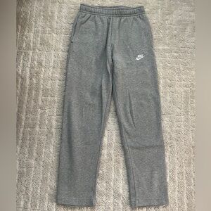 Nike Club Fleece Sweatpants - Heather Gray
